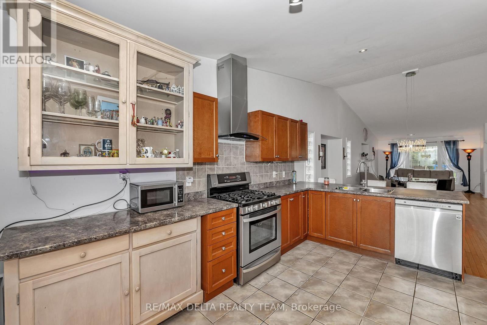 Photo 37 of 400 Centenaire Street, Russell ON
