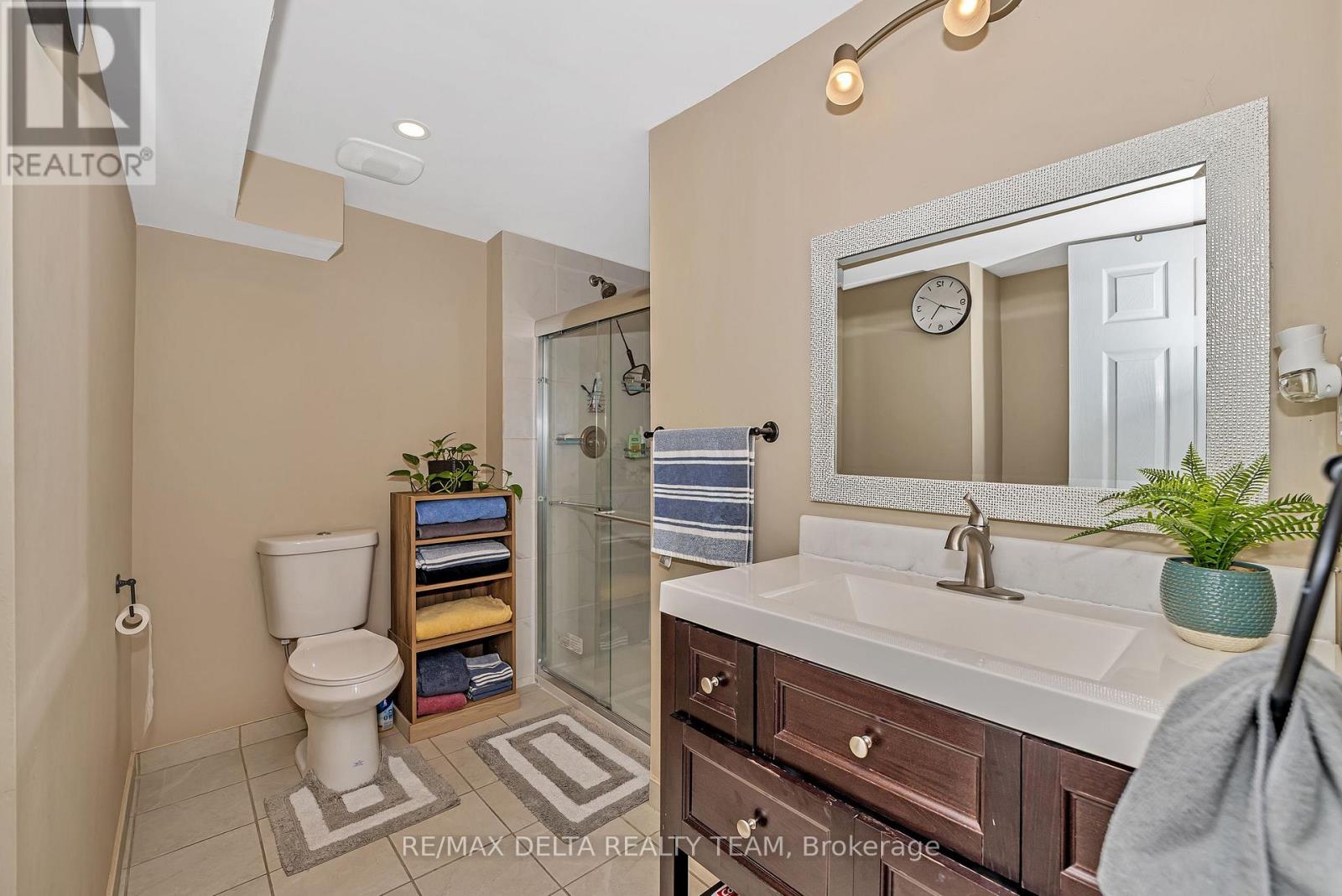 Photo 2 of 400 Centenaire Street, Russell ON