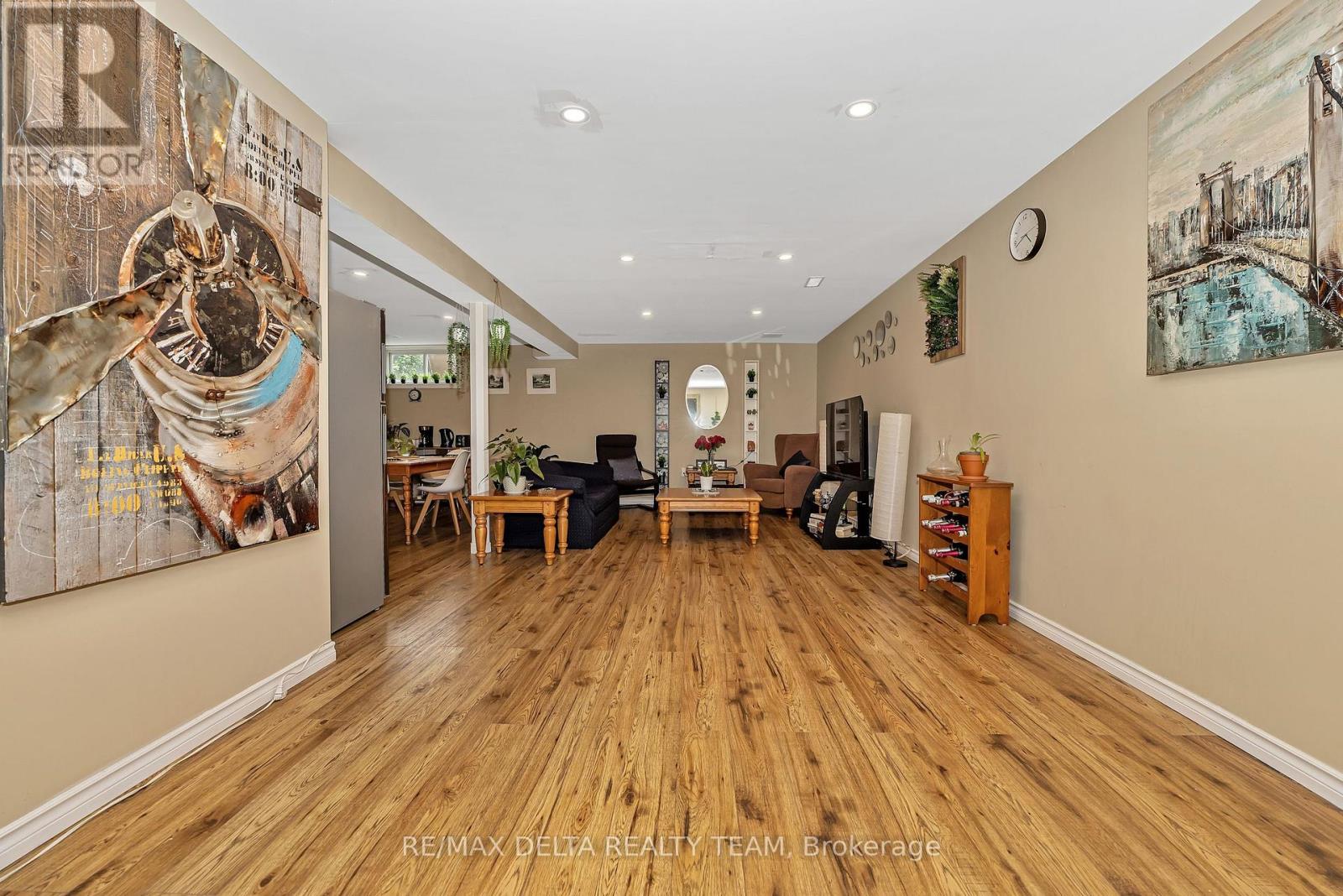 Photo 9 of 400 Centenaire Street, Russell ON