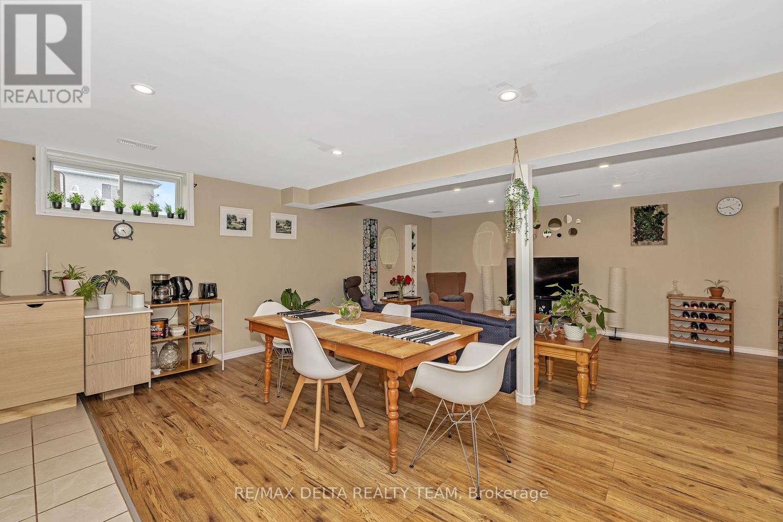 Photo 6 of 400 Centenaire Street, Russell ON