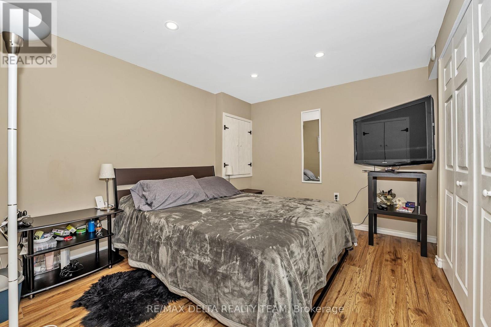 Photo 18 of 400 Centenaire Street, Russell ON
