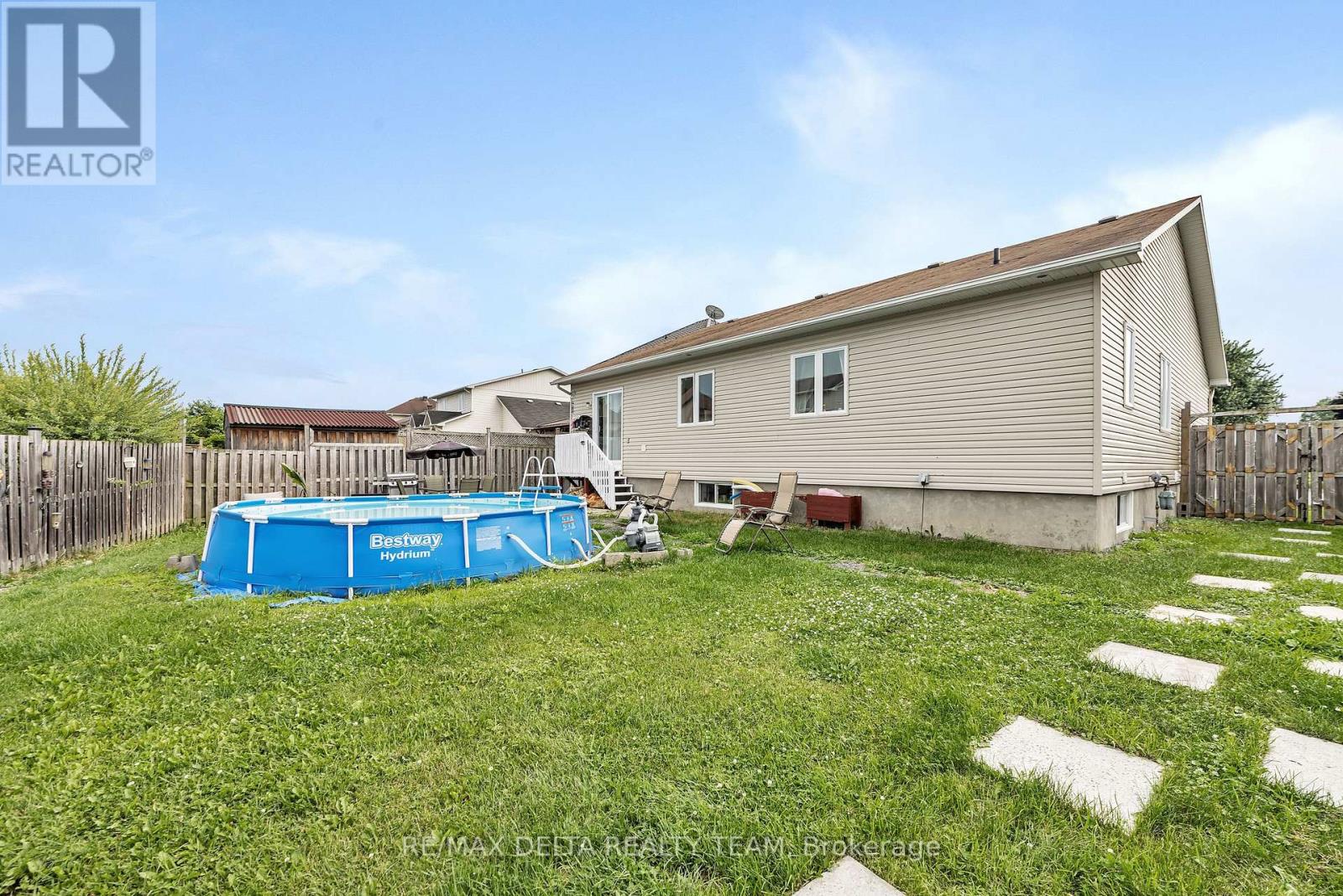 Photo 31 of 400 Centenaire Street, Russell ON
