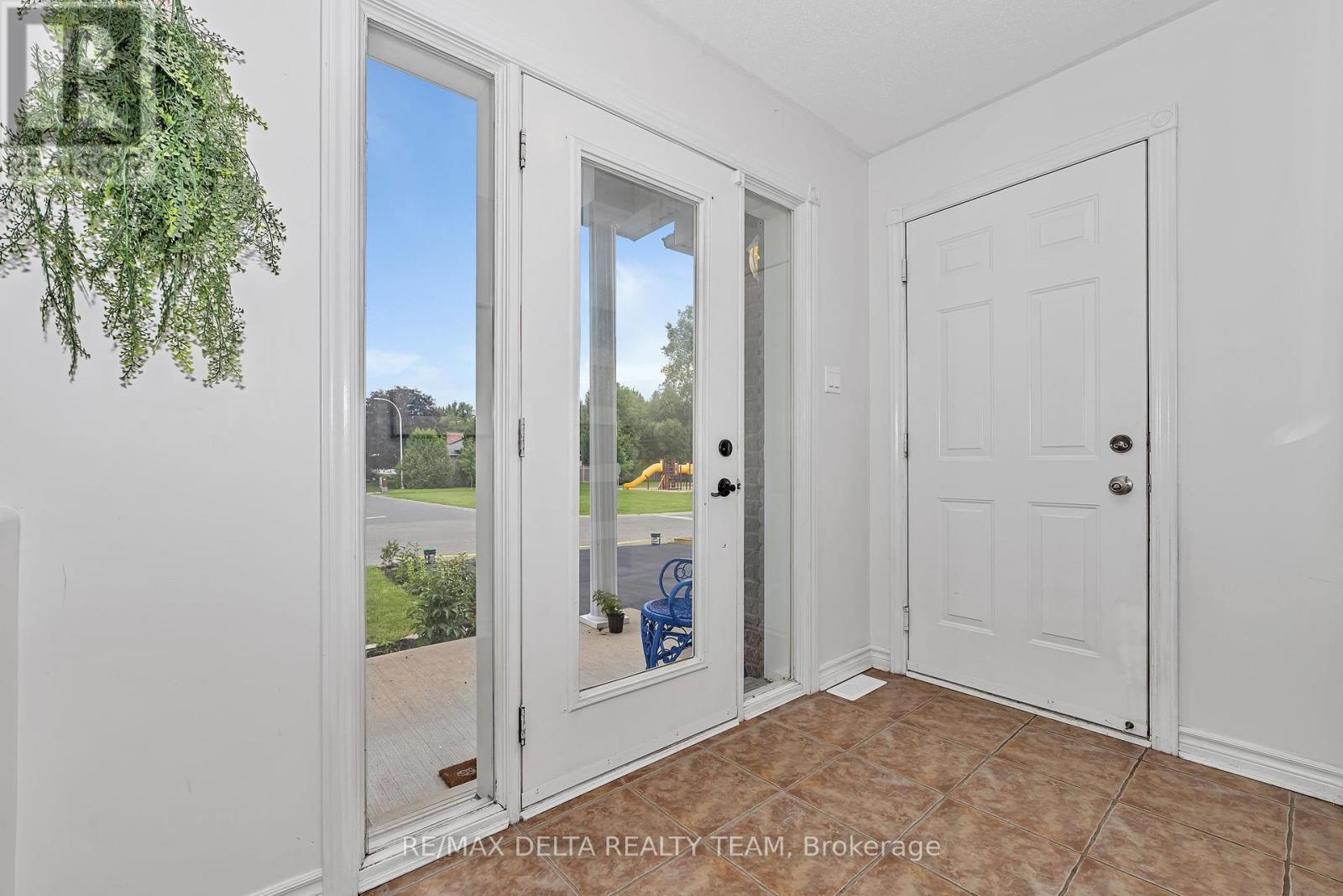 Photo 33 of 400 Centenaire Street, Russell ON