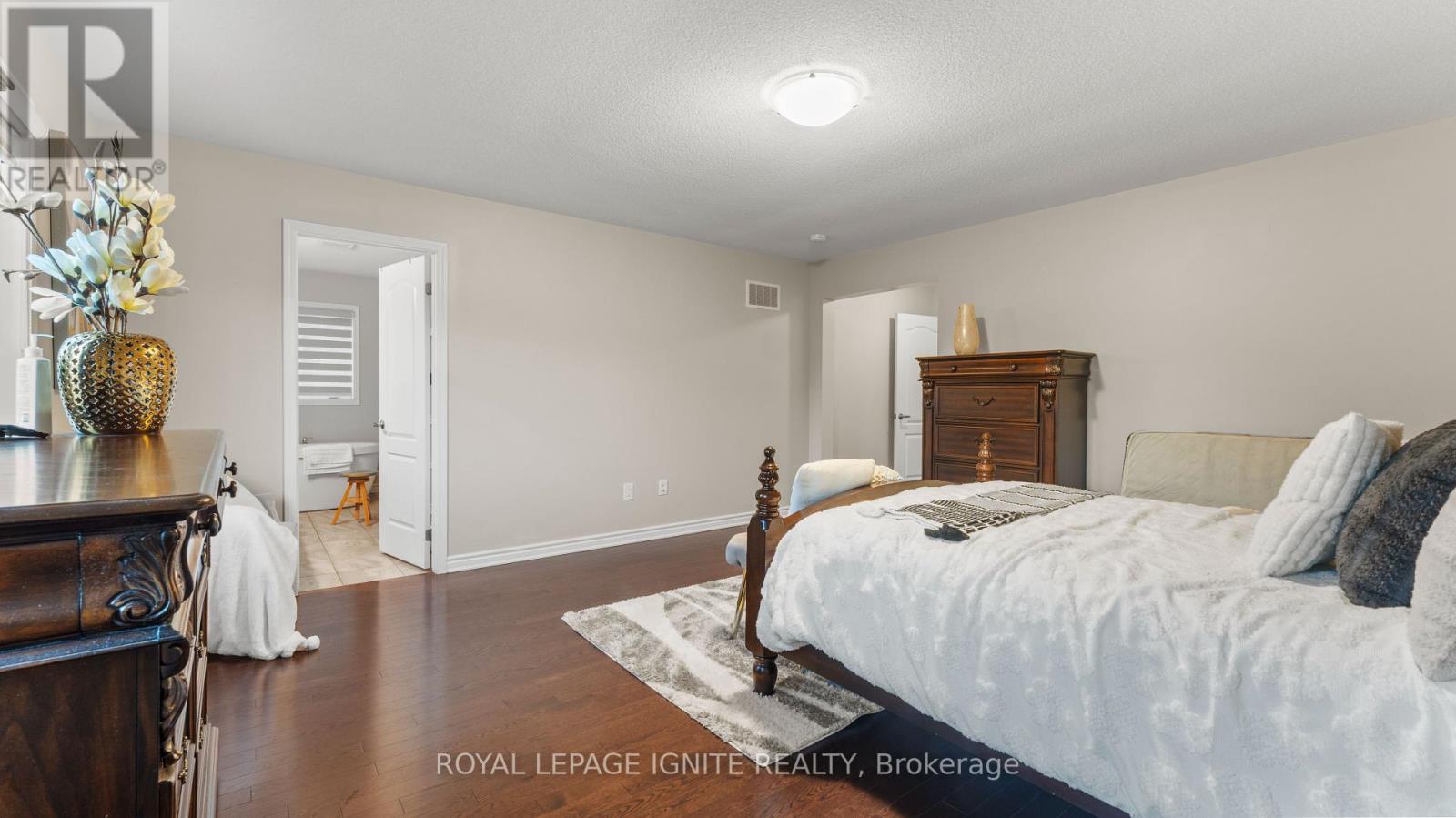 Photo 25 of 60 Westfield Drive, Whitby ON