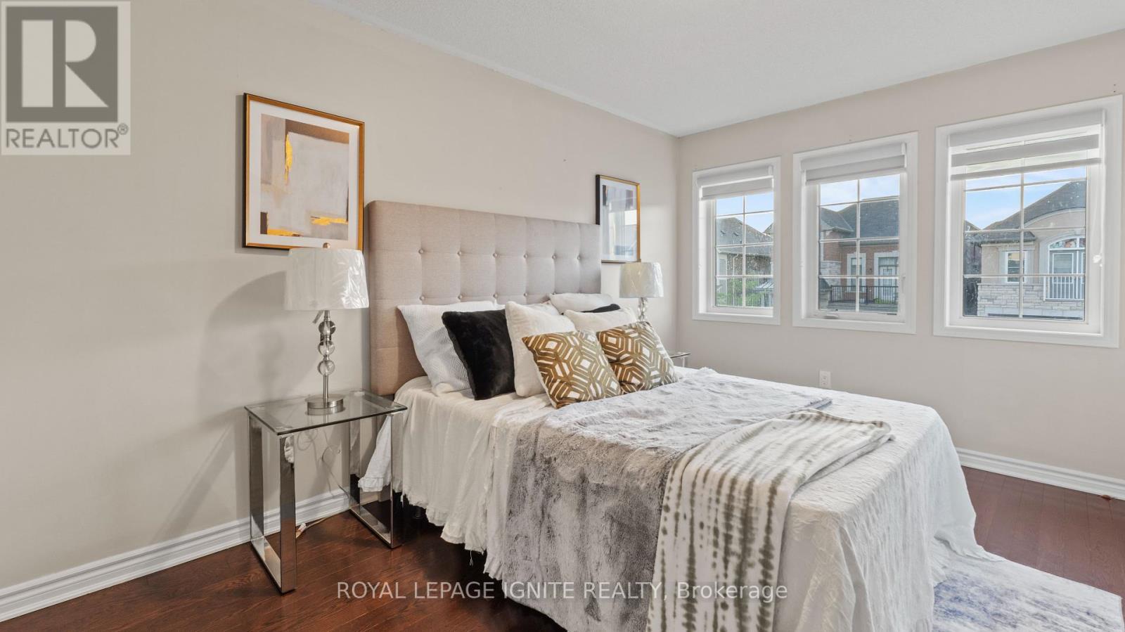 Photo 18 of 60 Westfield Drive, Whitby ON