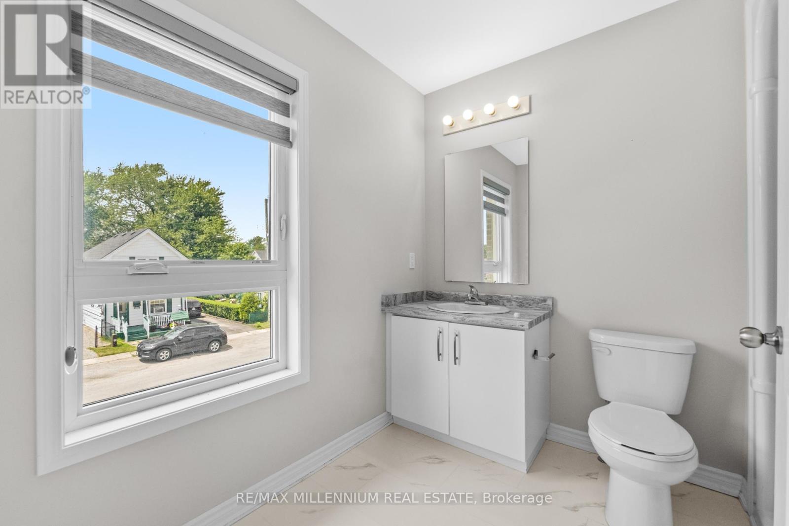 Photo 9 of 19 Perenack Avenue, Welland ON