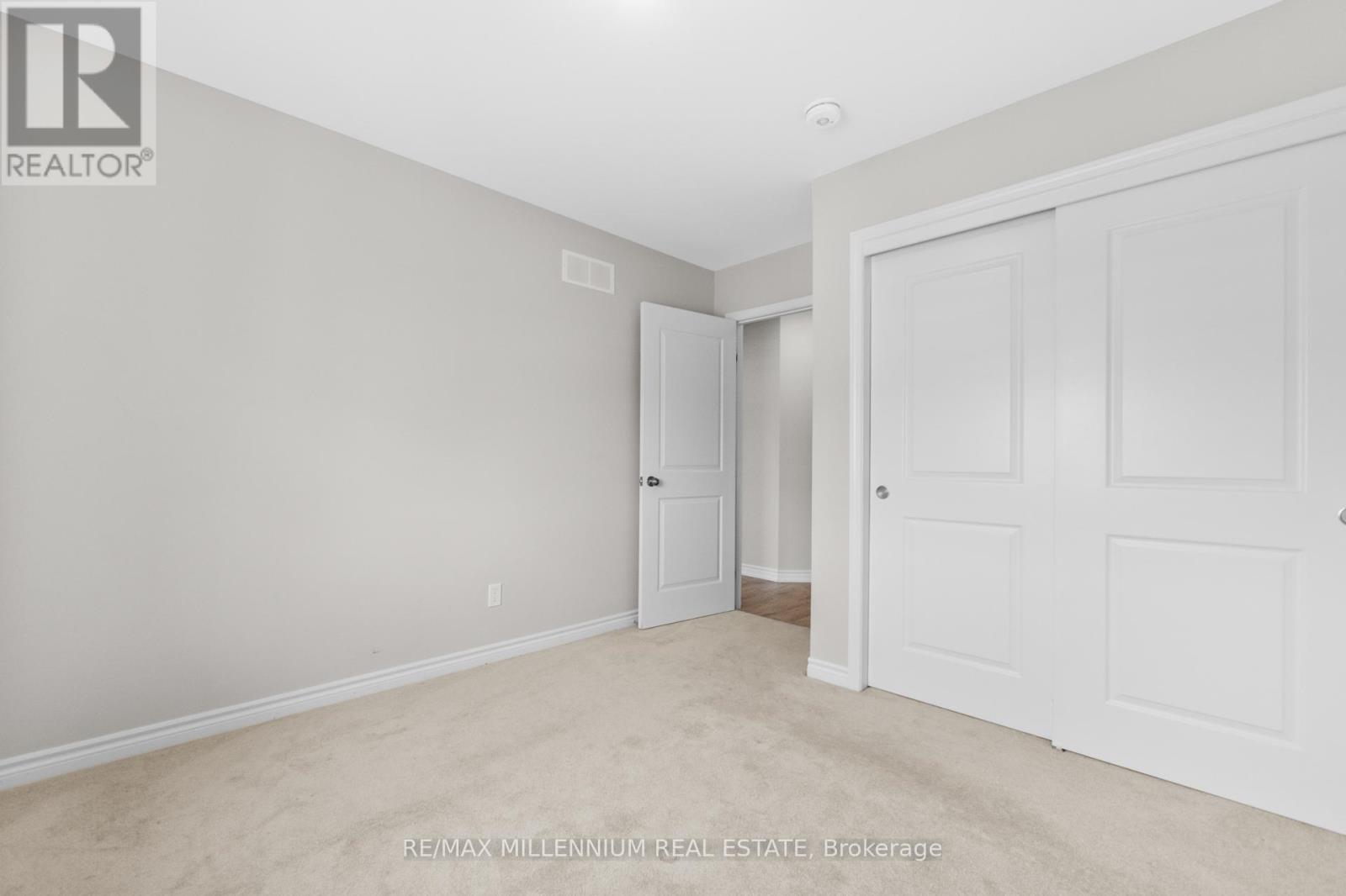 Photo 5 of 19 Perenack Avenue, Welland ON