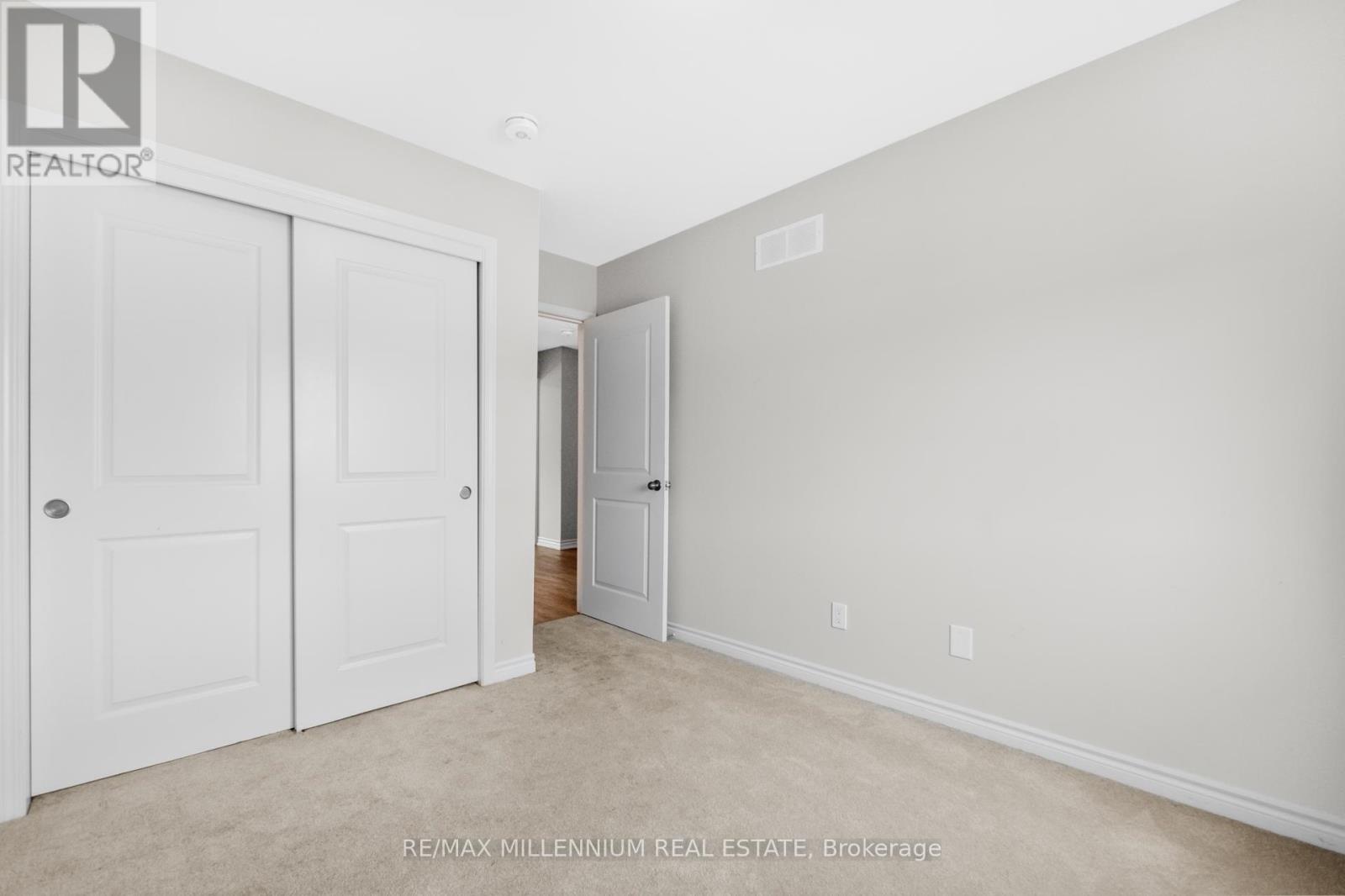 Photo 35 of 19 Perenack Avenue, Welland ON
