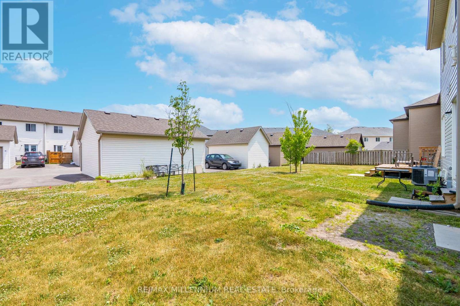 Photo 8 of 19 Perenack Avenue, Welland ON