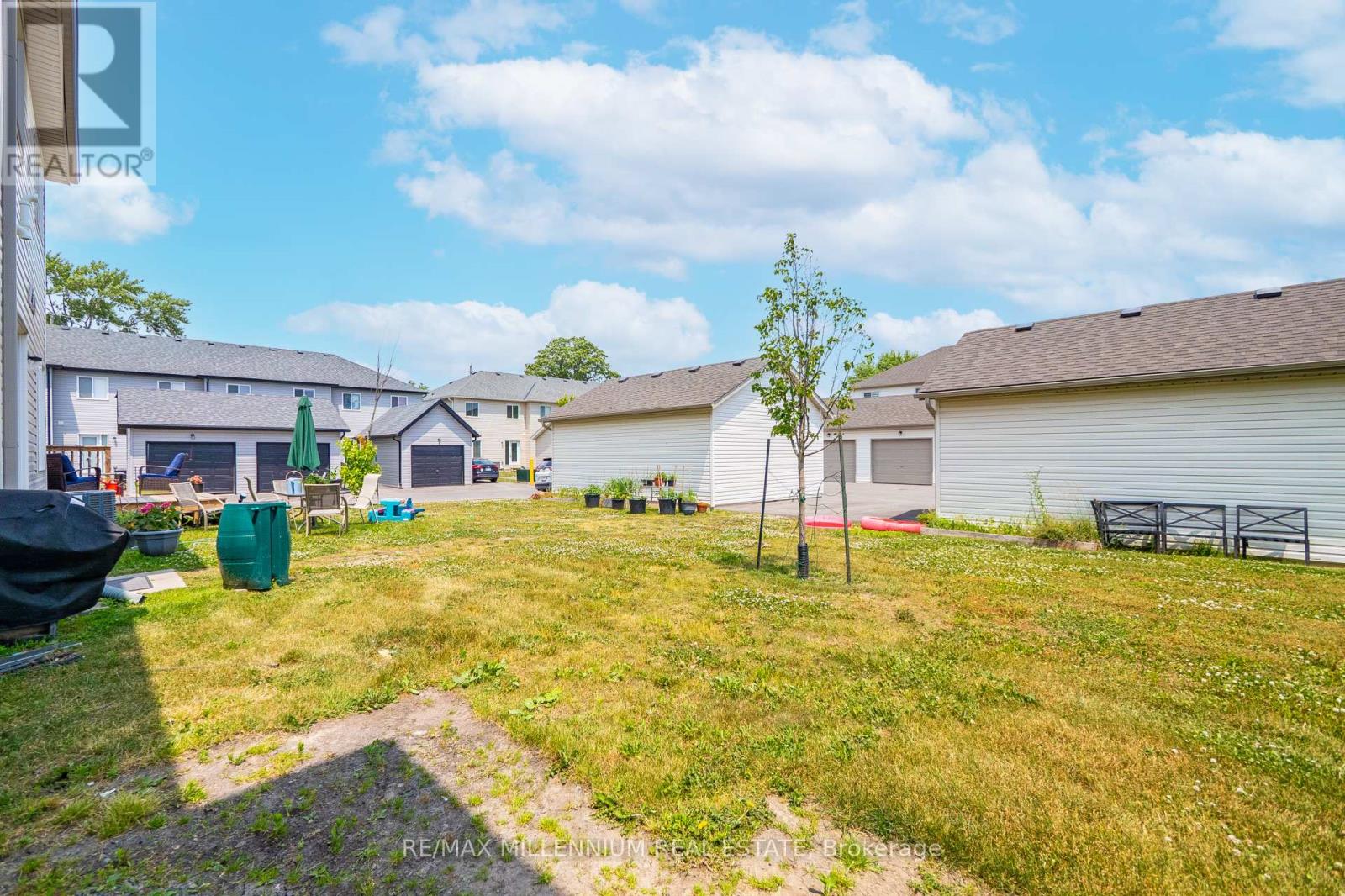 Photo 15 of 19 Perenack Avenue, Welland ON