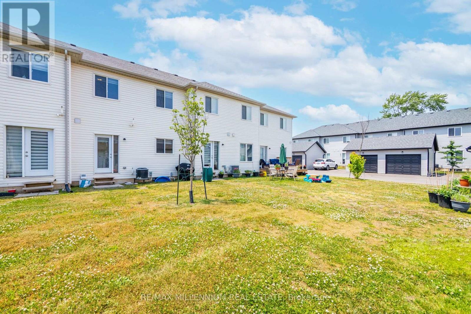 Photo 43 of 19 Perenack Avenue, Welland ON