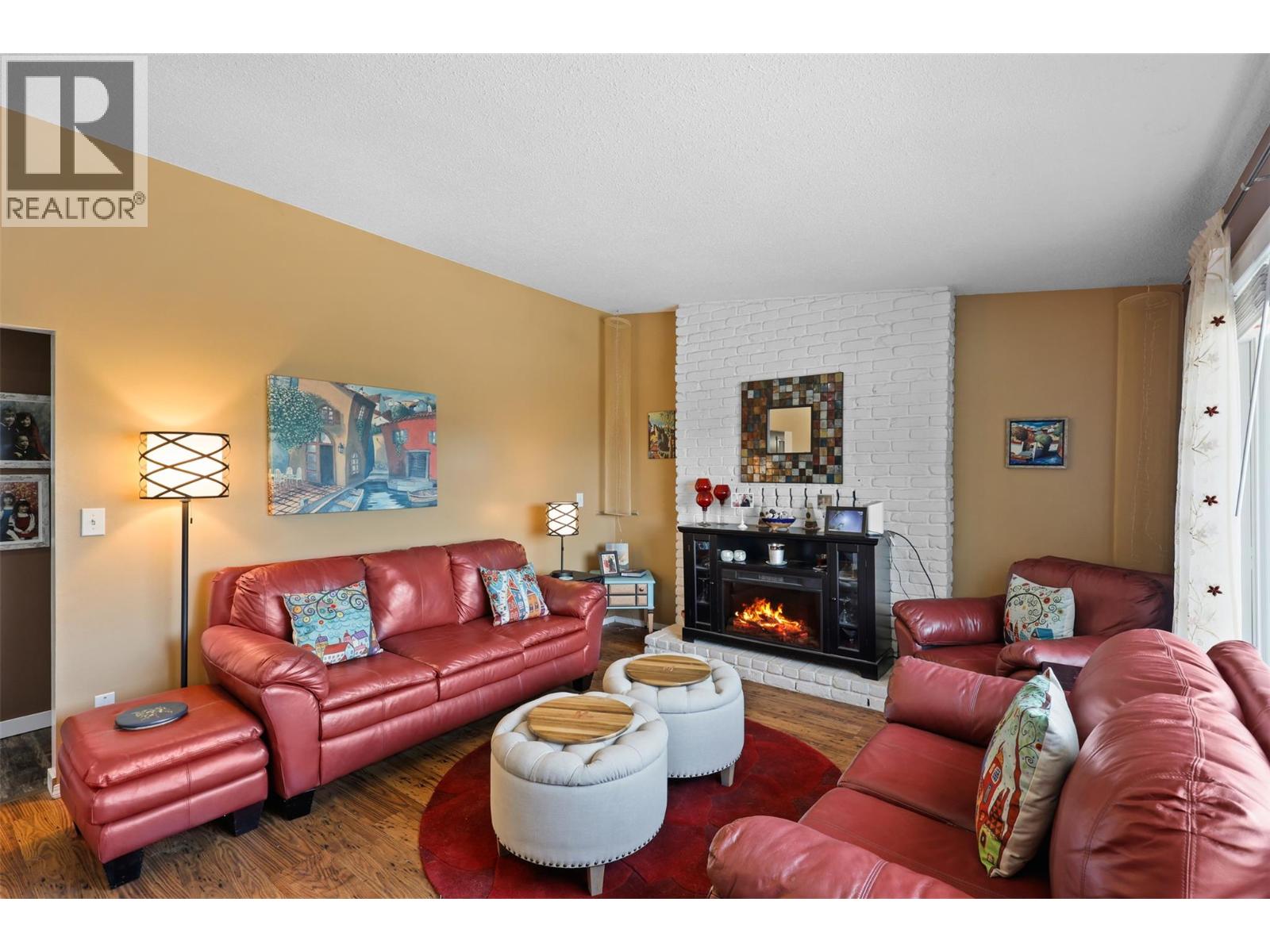 Photo 2 of 833 Fleming Drive, Kamloops BC
