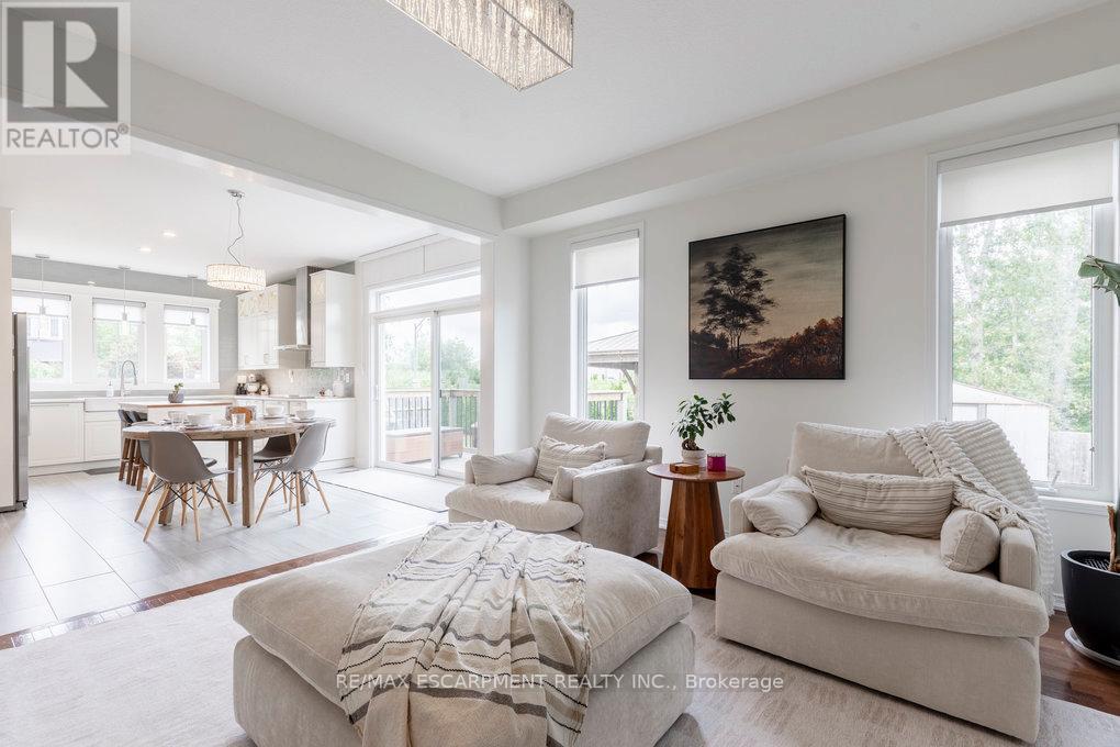 Photo 6 of 44 Fowler Drive, Hamilton ON