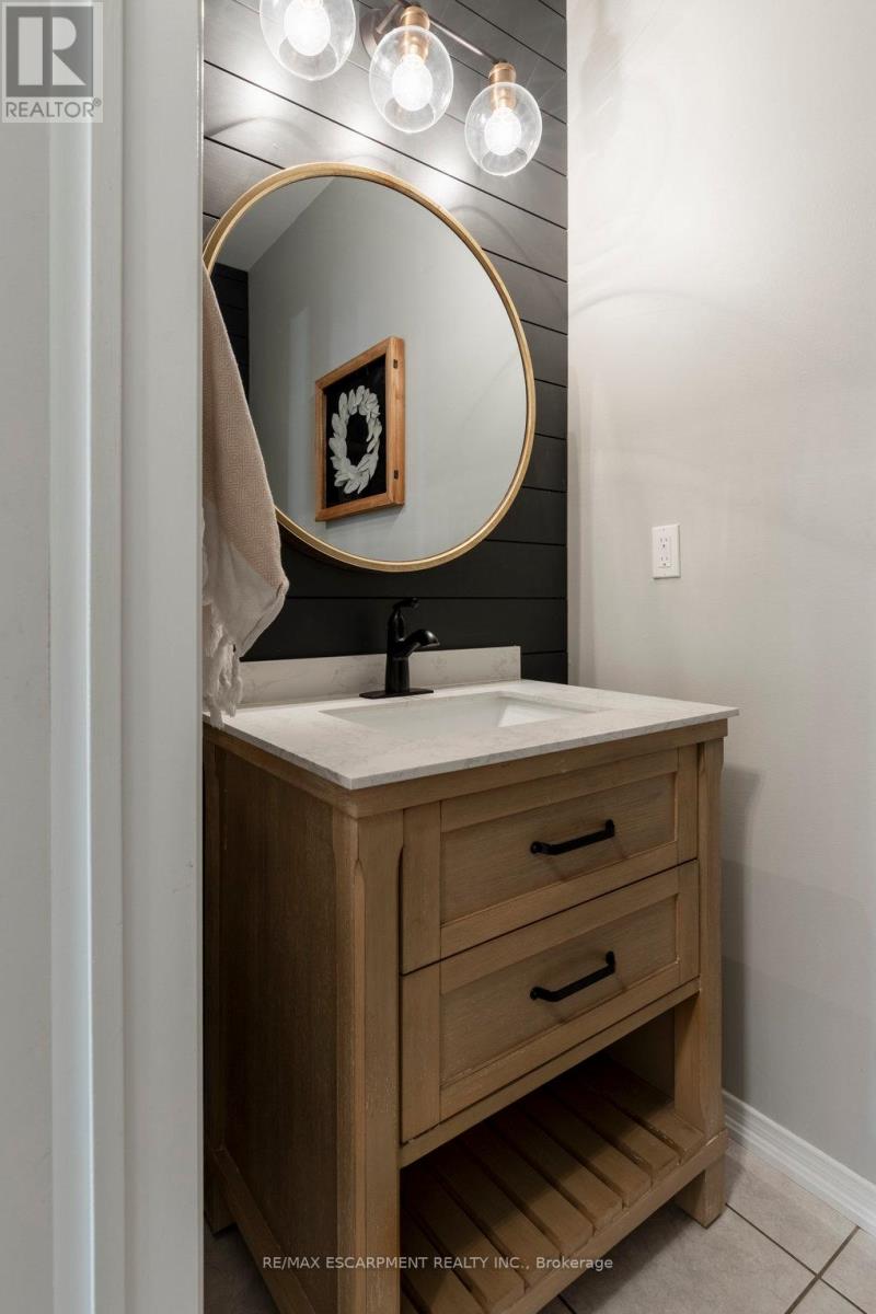 Photo 15 of 44 Fowler Drive, Hamilton ON