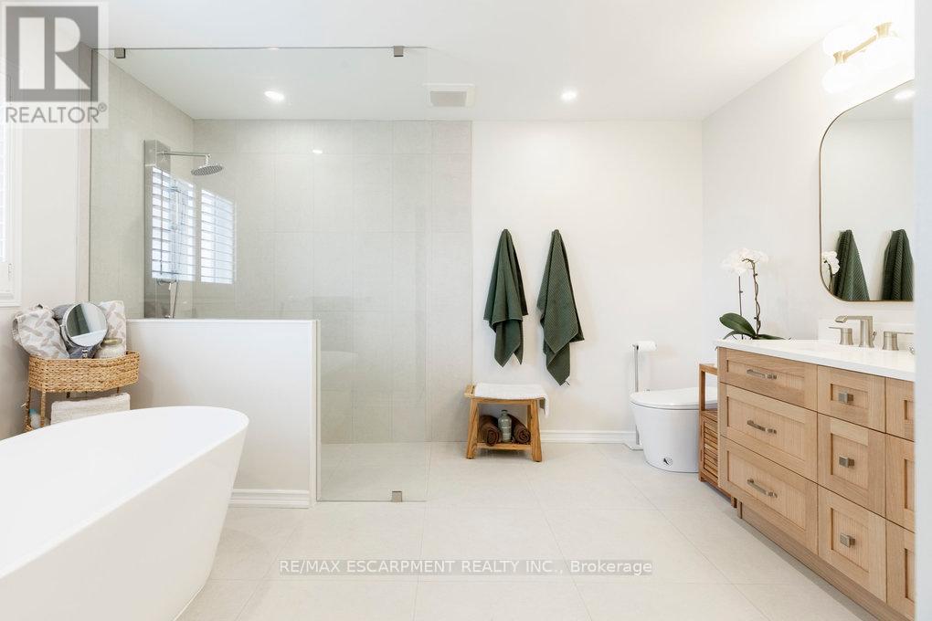 Photo 24 of 44 Fowler Drive, Hamilton ON