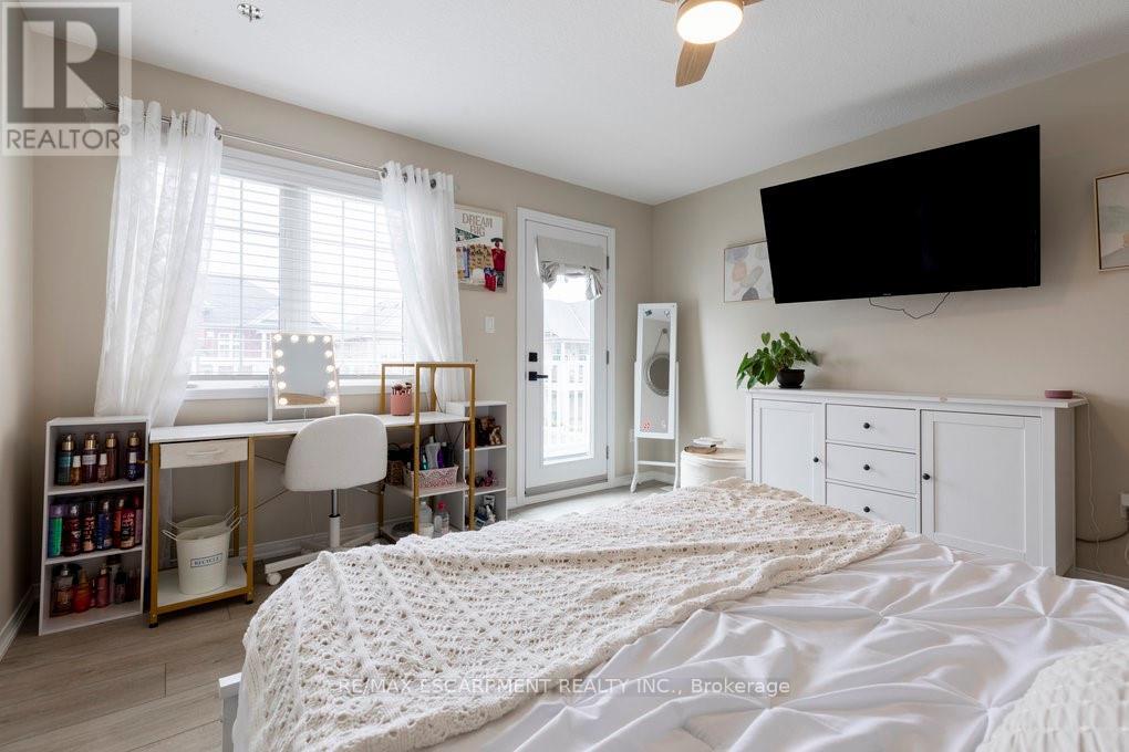 Photo 19 of 44 Fowler Drive, Hamilton ON