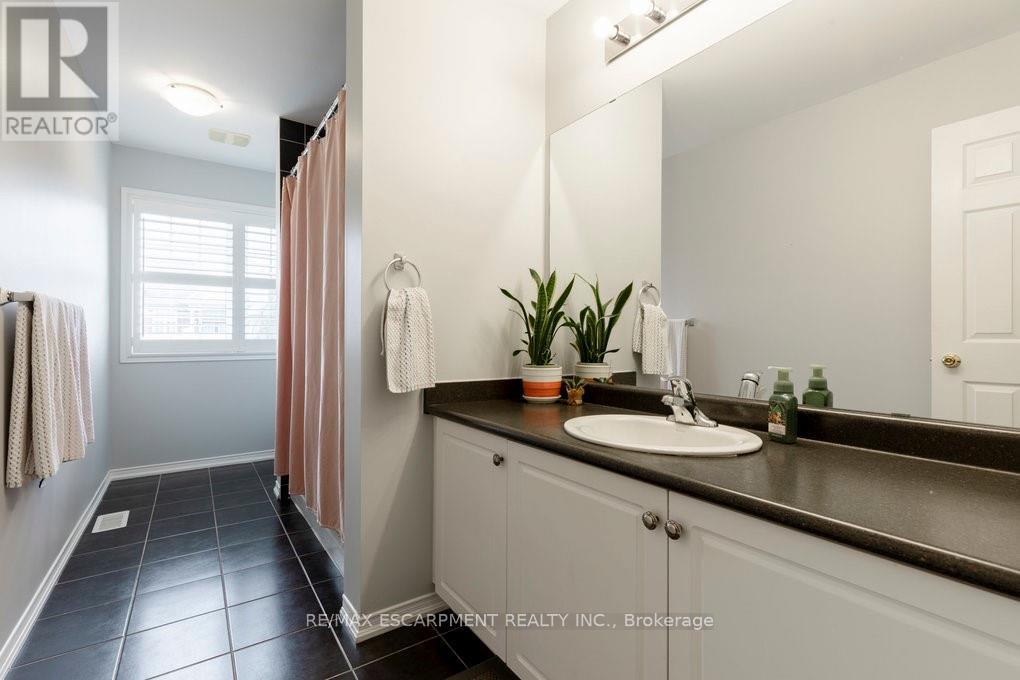 Photo 13 of 44 Fowler Drive, Hamilton ON