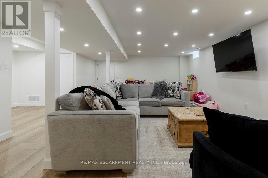 Photo 22 of 44 Fowler Drive, Hamilton ON