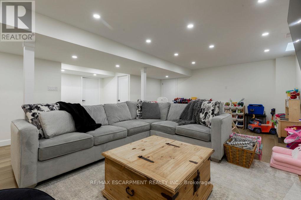 Photo 36 of 44 Fowler Drive, Hamilton ON