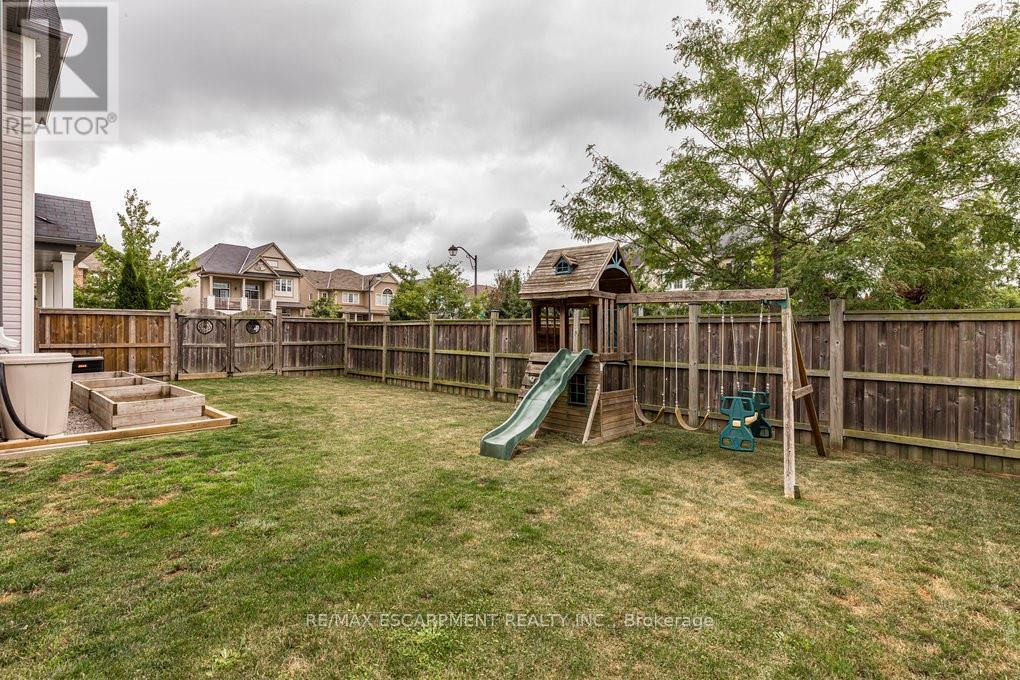 Photo 8 of 44 Fowler Drive, Hamilton ON