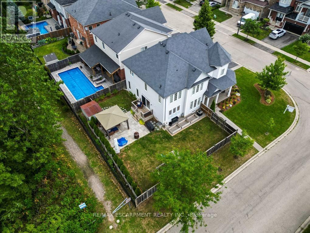 Photo 9 of 44 Fowler Drive, Hamilton ON