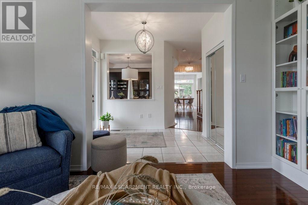 Photo 11 of 44 Fowler Drive, Hamilton ON