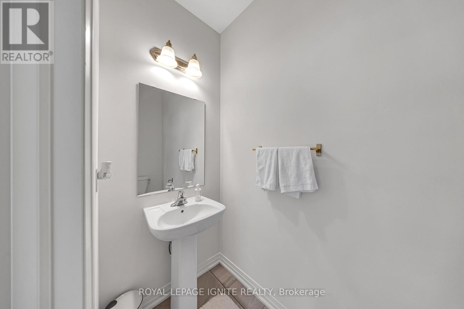 Photo 20 of 163 Spitfire Drive, Hamilton ON