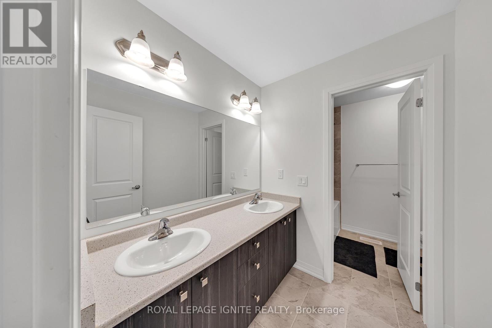 Photo 27 of 163 Spitfire Drive, Hamilton ON