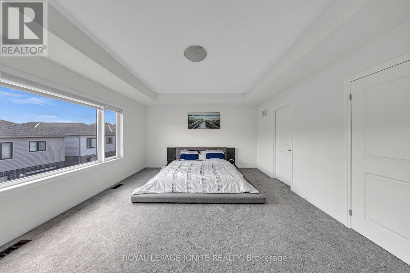 Photo 29 of 163 Spitfire Drive, Hamilton ON