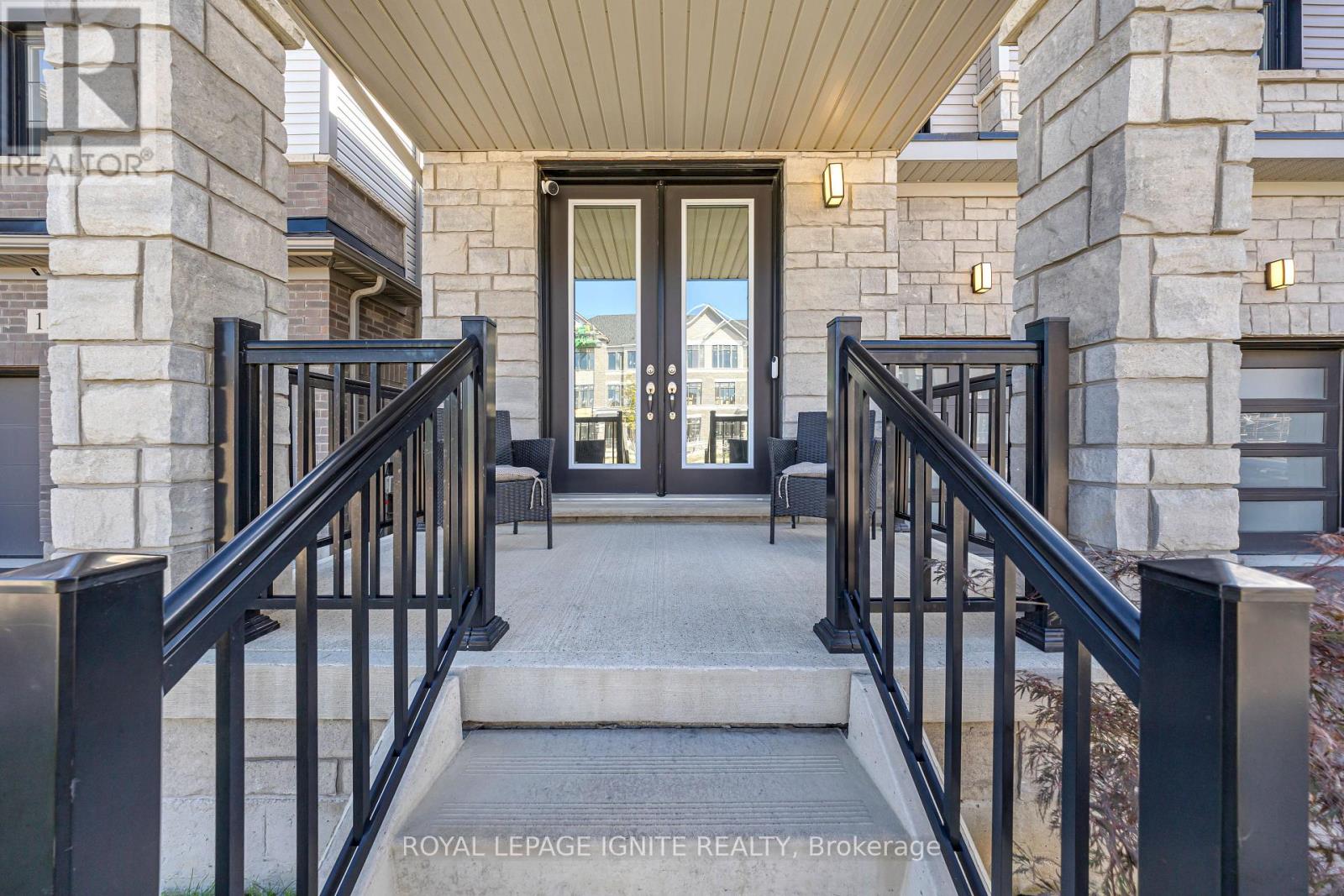 Photo 3 of 163 Spitfire Drive, Hamilton ON