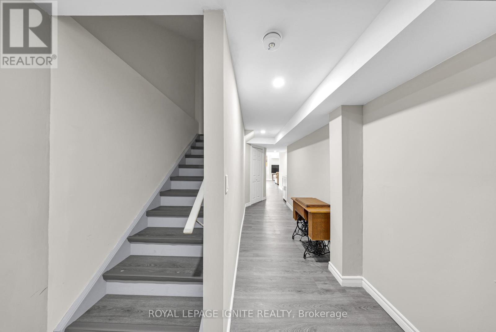 Photo 37 of 163 Spitfire Drive, Hamilton ON