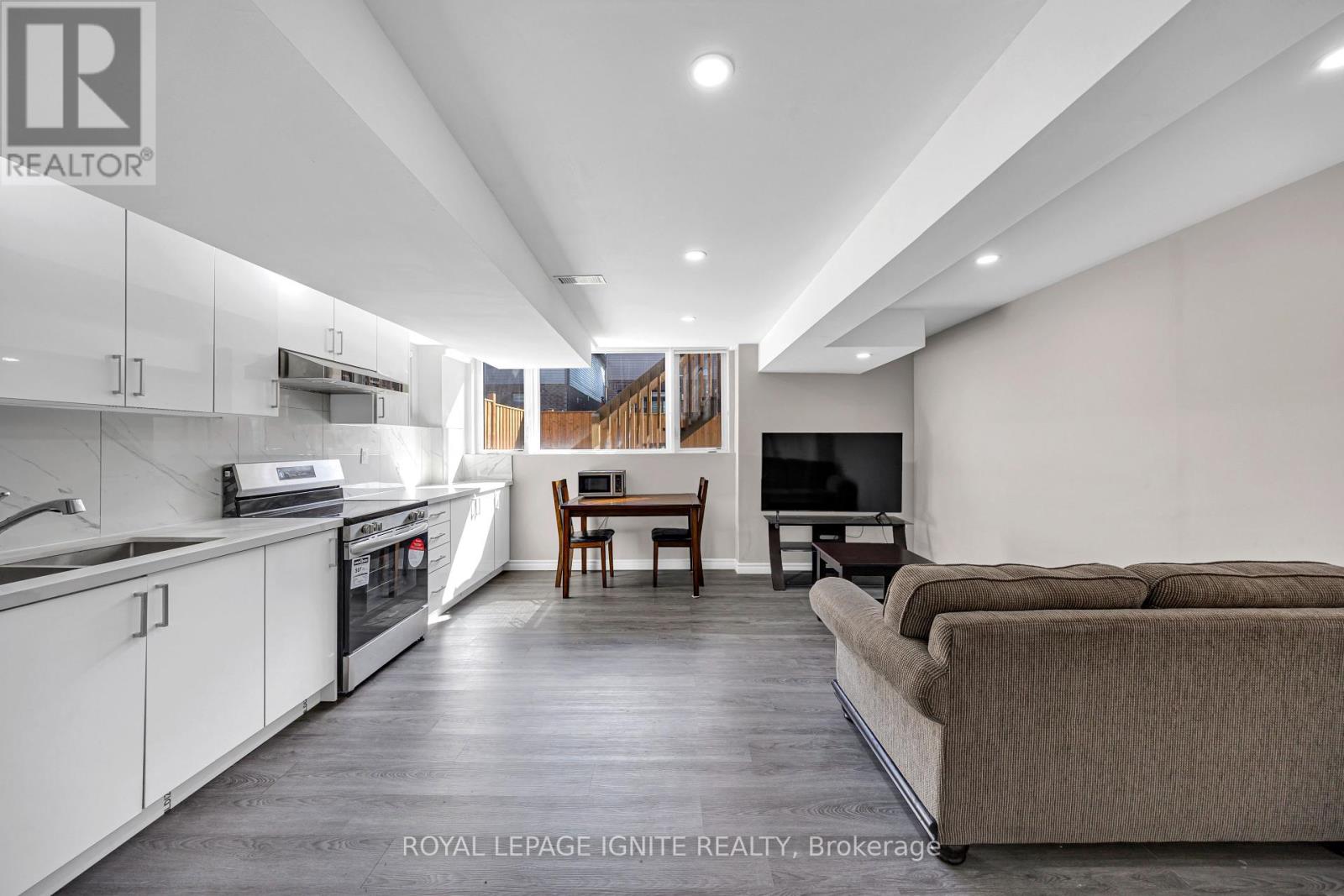 Photo 39 of 163 Spitfire Drive, Hamilton ON