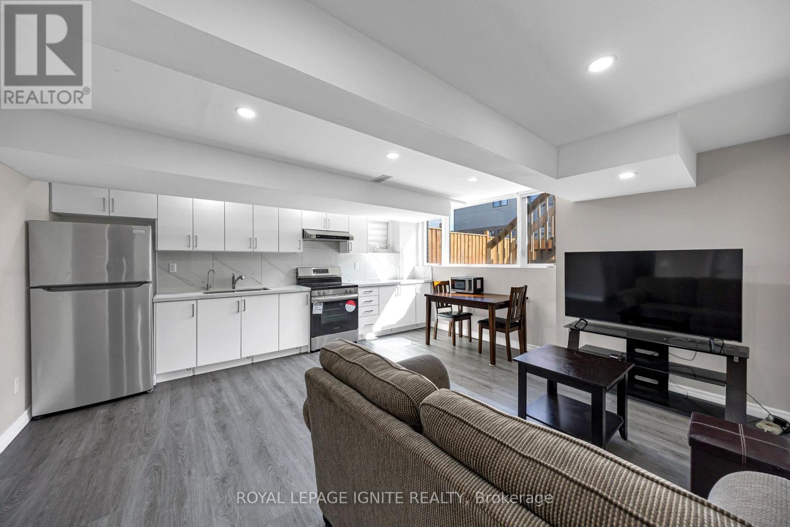 Photo 40 of 163 Spitfire Drive, Hamilton ON