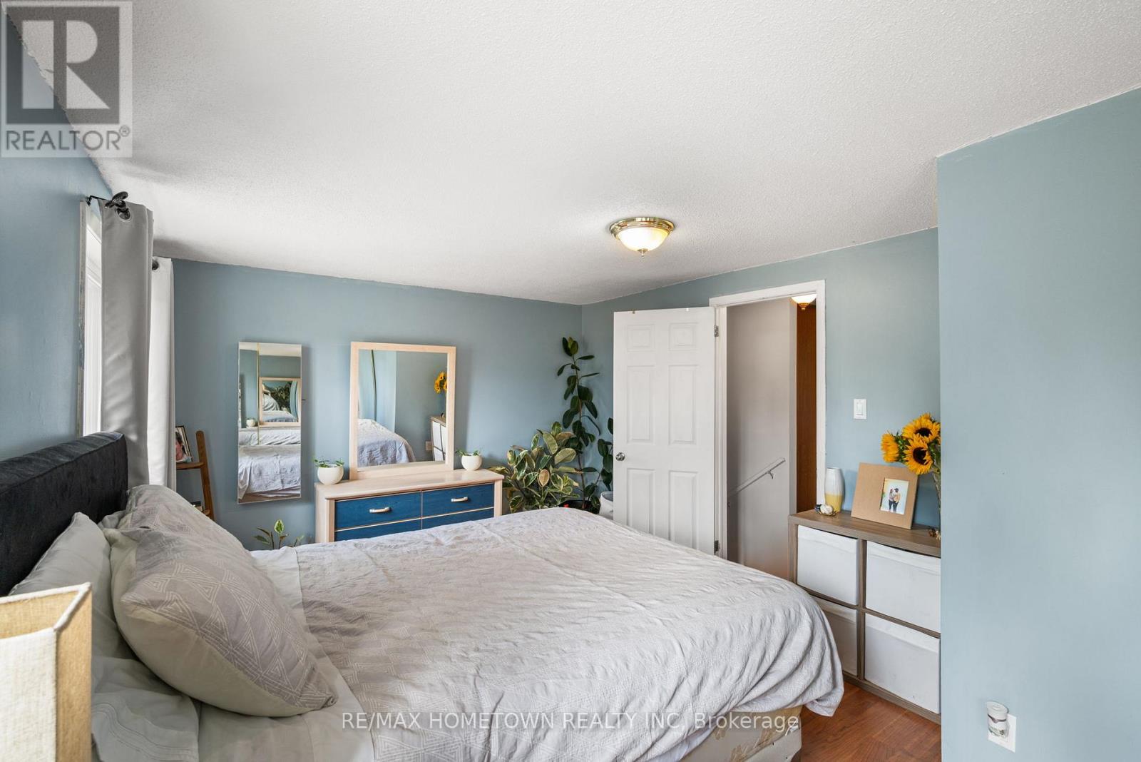 Photo 23 of 8 B Sonnet Crescent, Ottawa ON