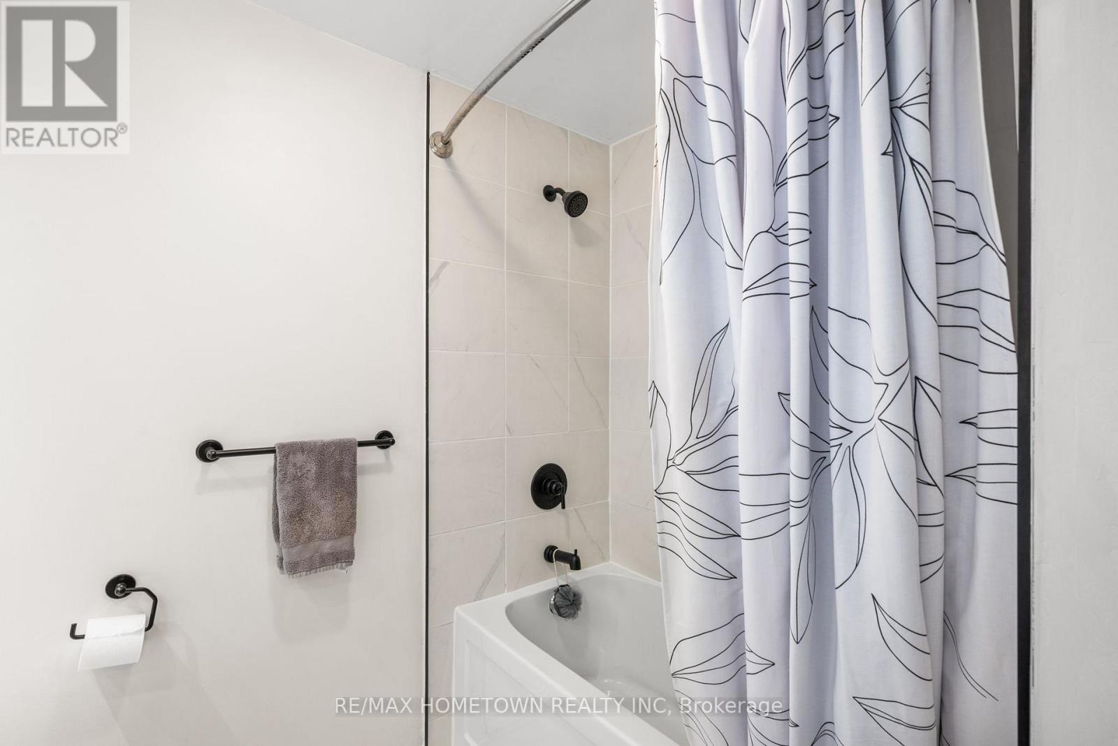 Photo 1 of 8 B Sonnet Crescent, Ottawa ON