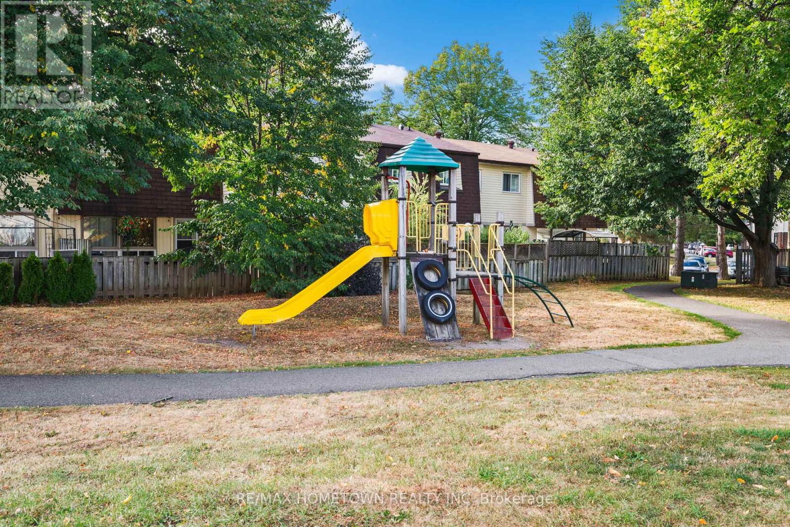 Photo 13 of 8 B Sonnet Crescent, Ottawa ON