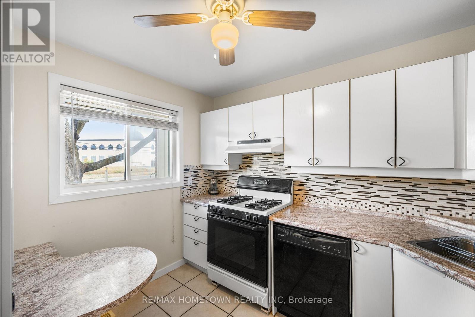 Photo 17 of 8 B Sonnet Crescent, Ottawa ON