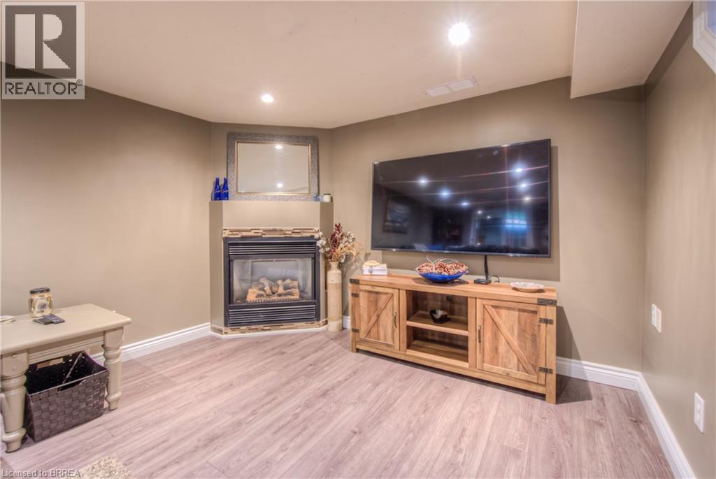 Photo 19 of 24 Allanton Boulevard, Brantford ON