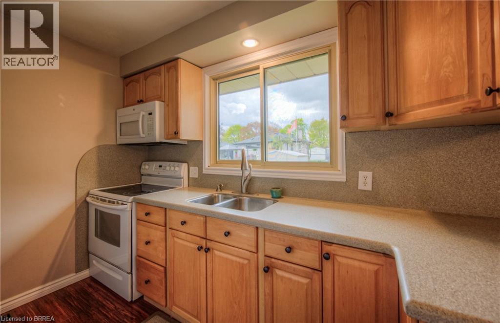 Photo 14 of 24 Allanton Boulevard, Brantford ON