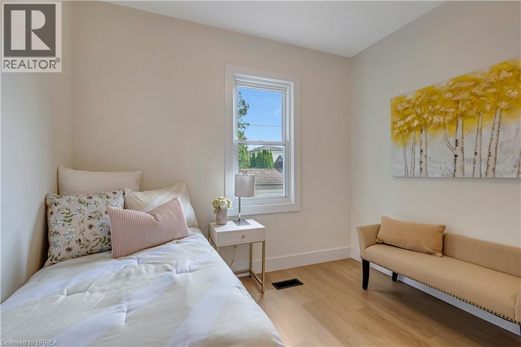 Photo 15 of 59 Eagle Avenue, Brantford ON