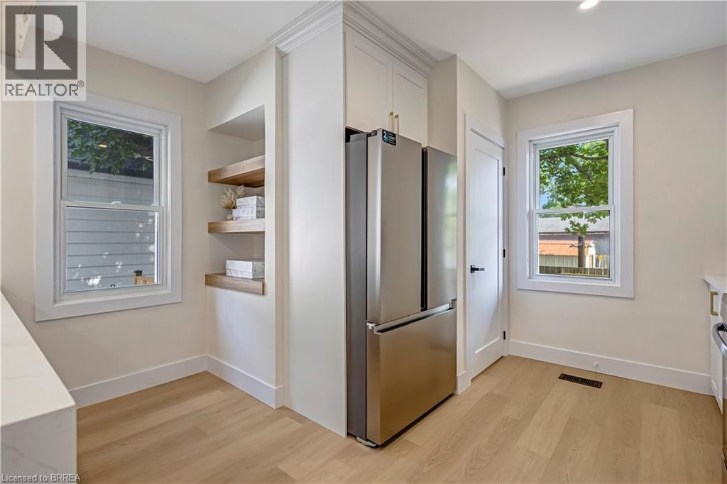 Photo 8 of 59 Eagle Avenue, Brantford ON
