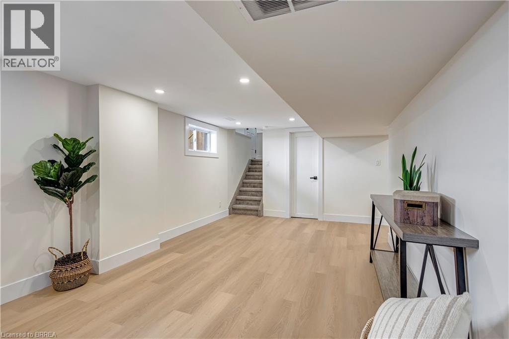 Photo 20 of 59 Eagle Avenue, Brantford ON