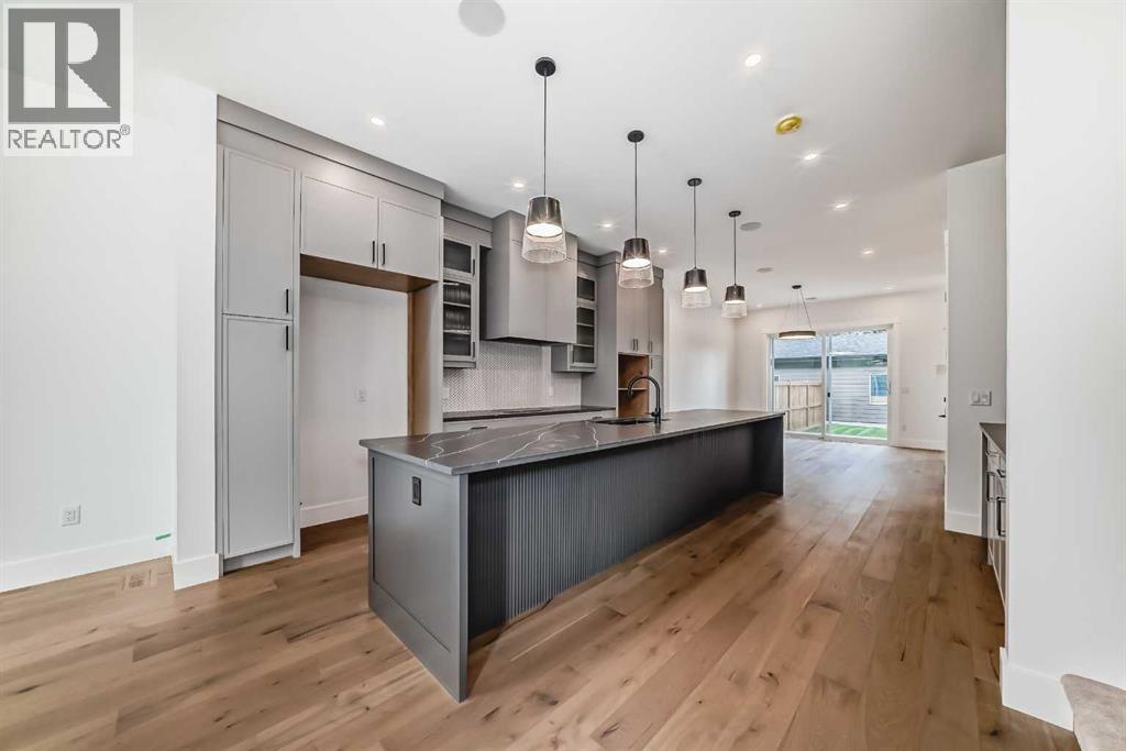 Photo 8 of 5008 21 A Street Sw, Calgary AB