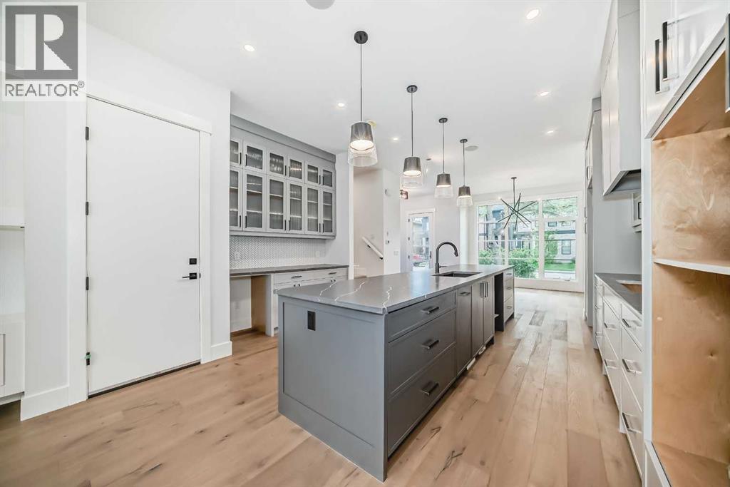 Photo 11 of 5008 21 A Street Sw, Calgary AB