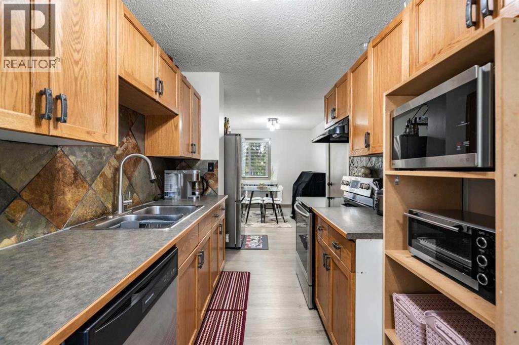 Photo 5 of 4409 33 Avenue Sw, Calgary AB