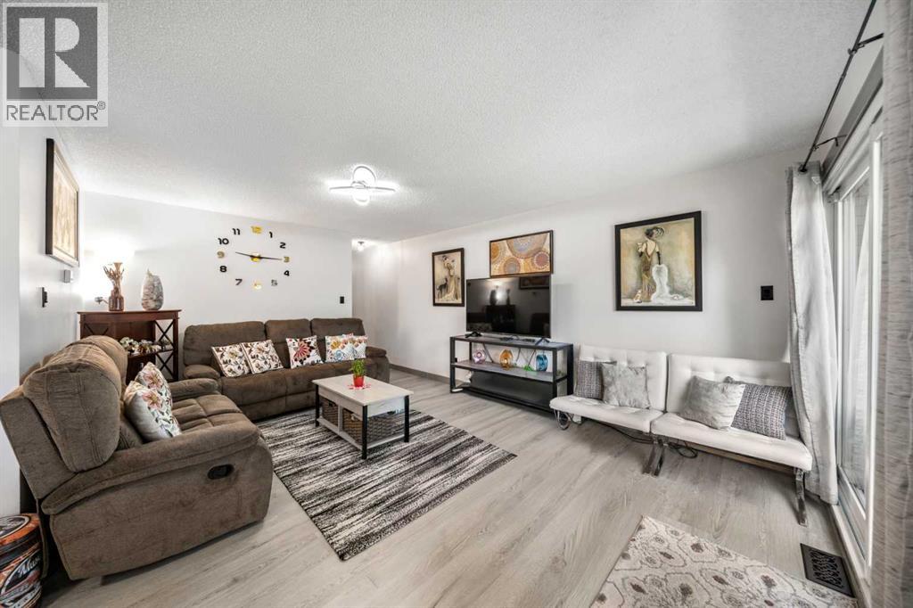 Photo 10 of 4409 33 Avenue Sw, Calgary AB