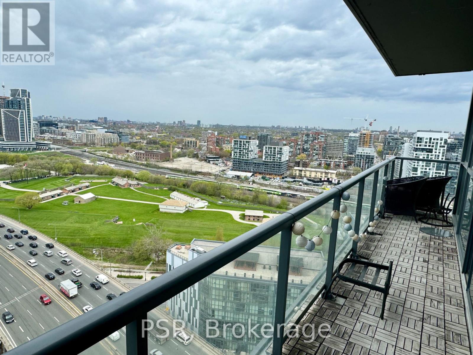 Photo 5 of 2703 20 Bruyeres Mews, Toronto ON