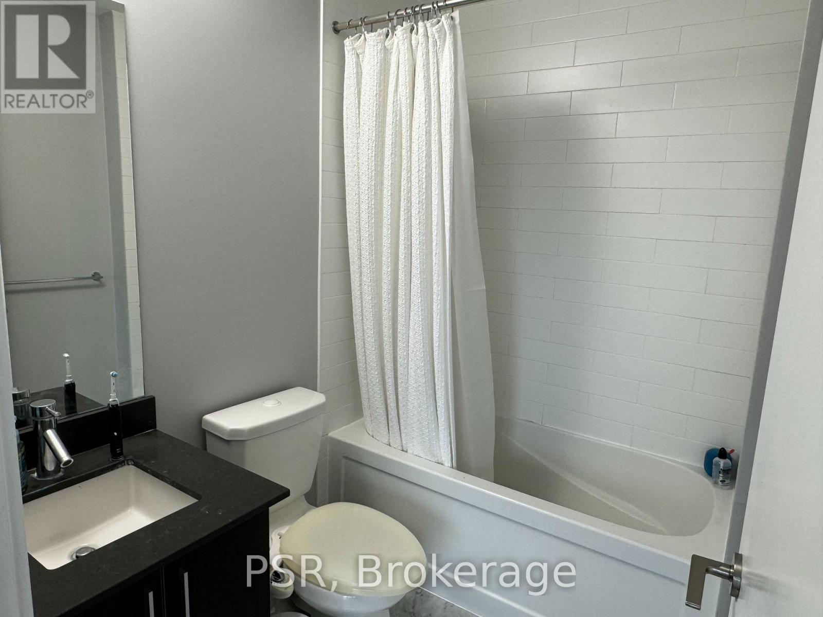 Photo 4 of 2703 20 Bruyeres Mews, Toronto ON