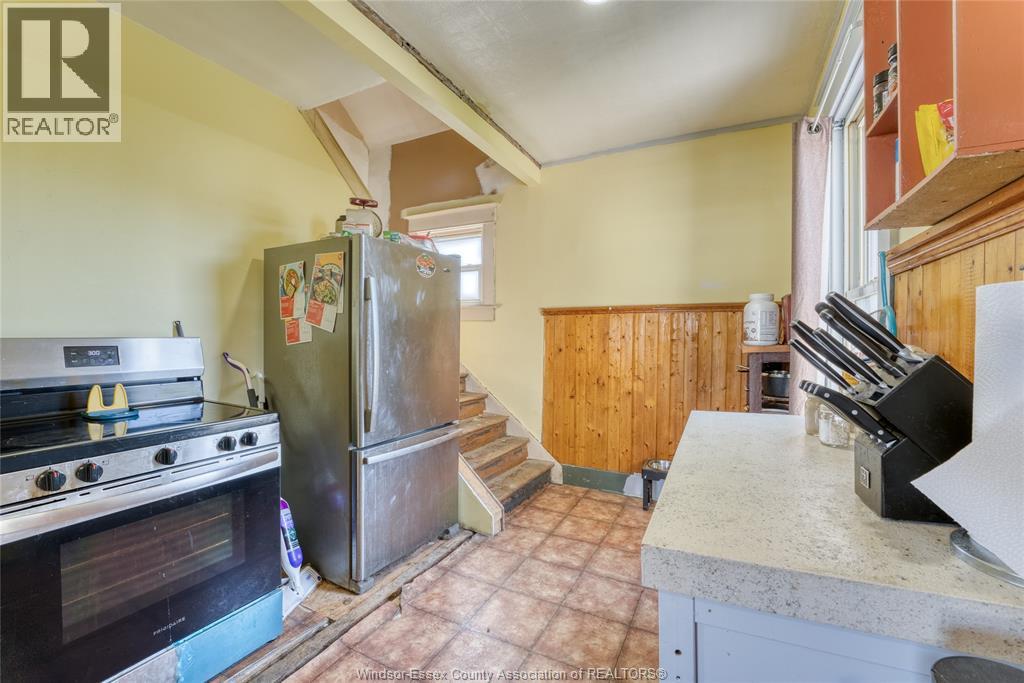 Photo 2 of 49 Maple Street, Kingsville ON