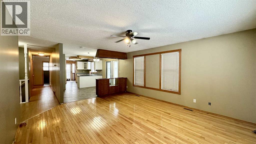 Photo 8 of 60037 Township Road 725, Clairmont AB